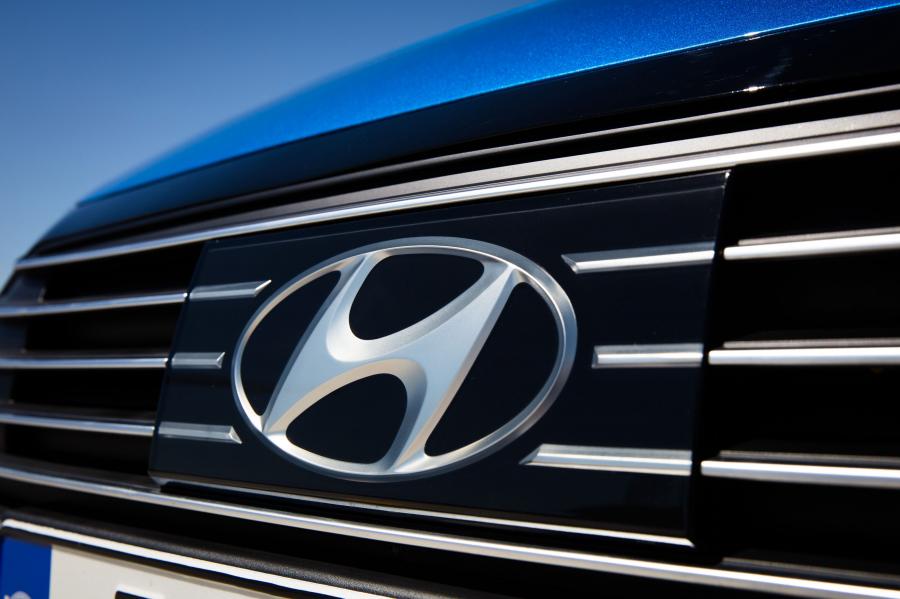 Логотип Hyundai IONIQ hybrid (AE) 2018 года  (AU) (фото 2 из 42)